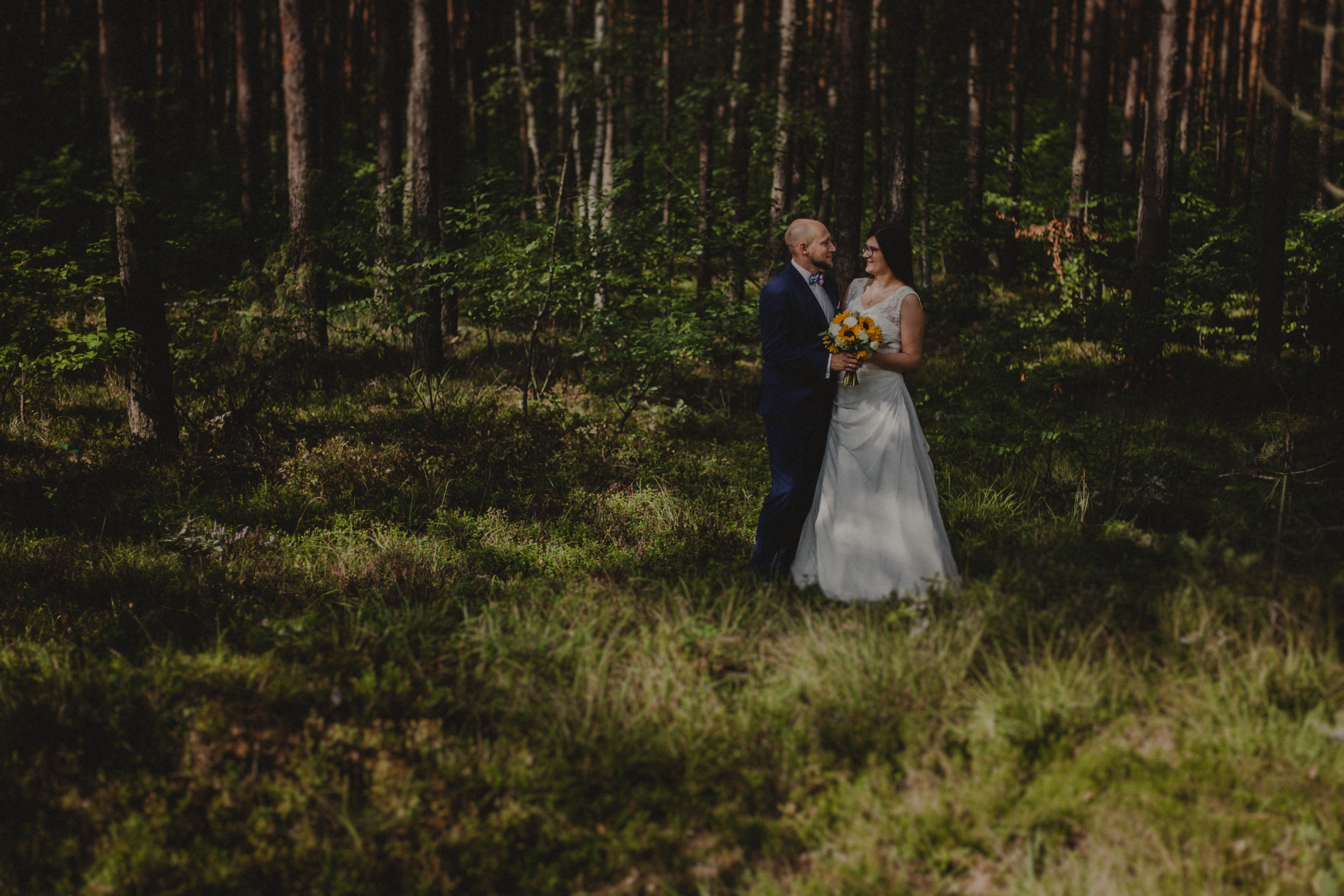 sesja ślubna w lesie