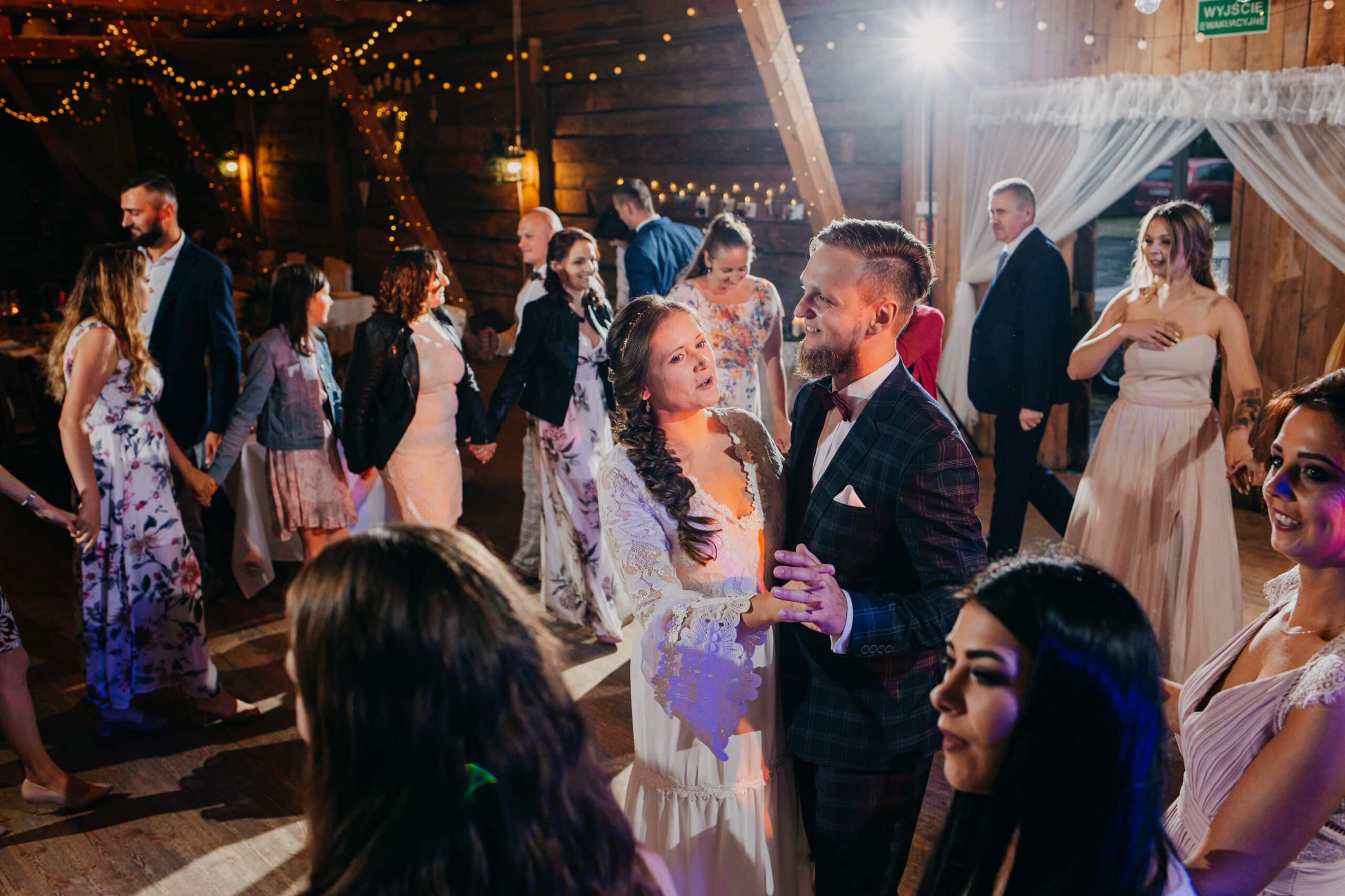 rustykalne wesele w stodole
