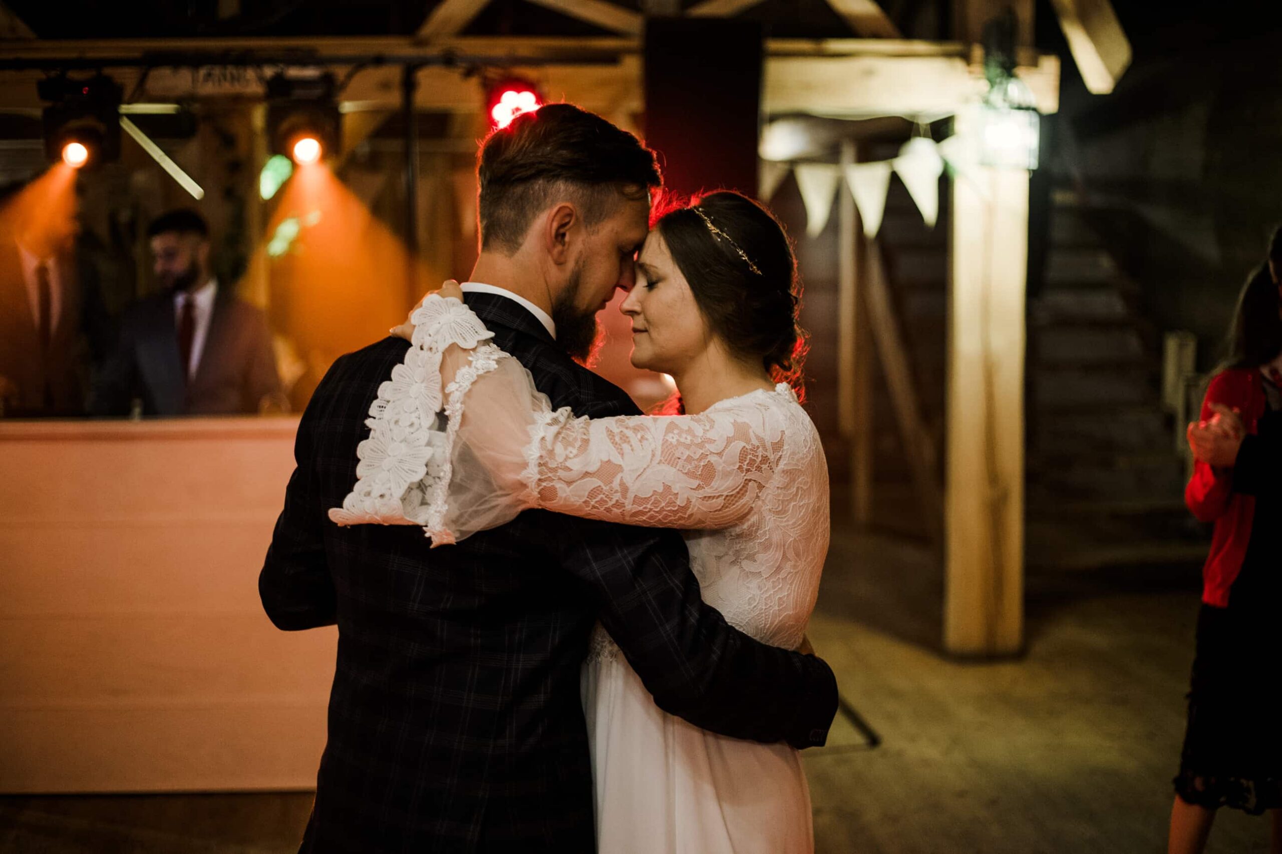 Rustykalne wesele w stodole Mościbrody