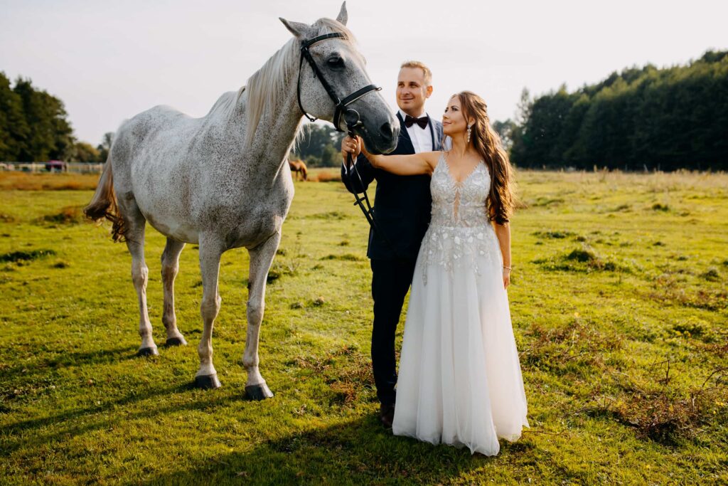 Sesja ślubna z końmi Stajnia Klucz pod Warszawą